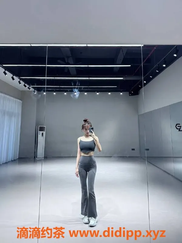 深圳楼凤-南山紫薇，166cm 45kg，1400P起