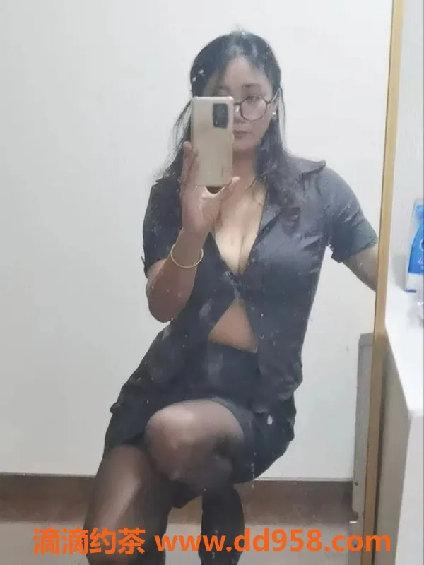 广州楼凤-佛山南海35岁瑜伽老师，身材火辣诱惑