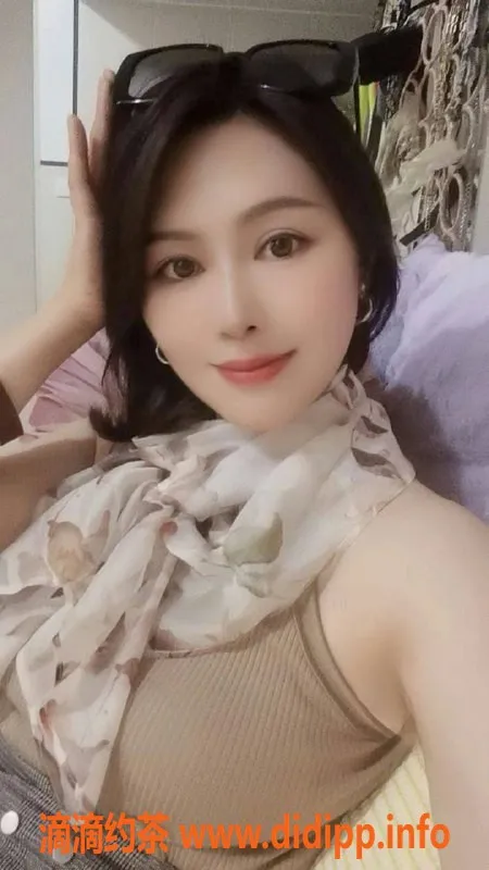 广州楼凤-番禺花花，水费400，无套69式服务