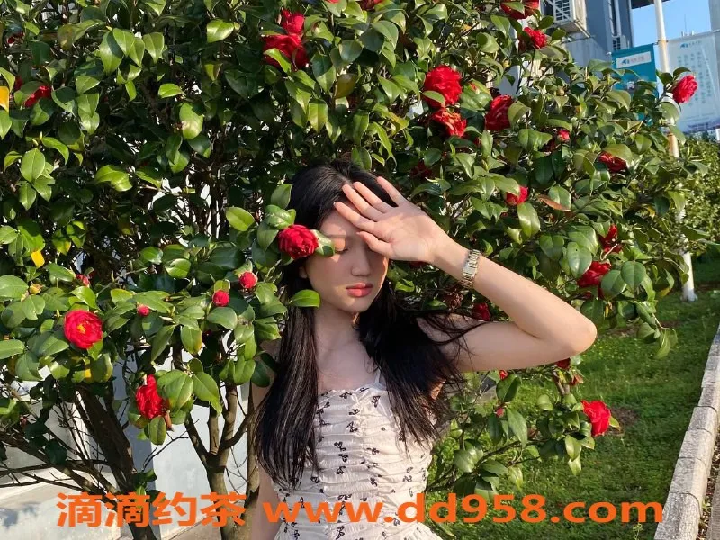 广州楼凤-天河嫩妹鱼鱼，800元享夜课舌吻服务