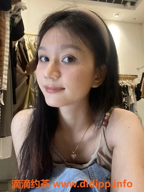 广州楼凤-天河嫩妹鱼鱼，800元享夜课舌吻服务