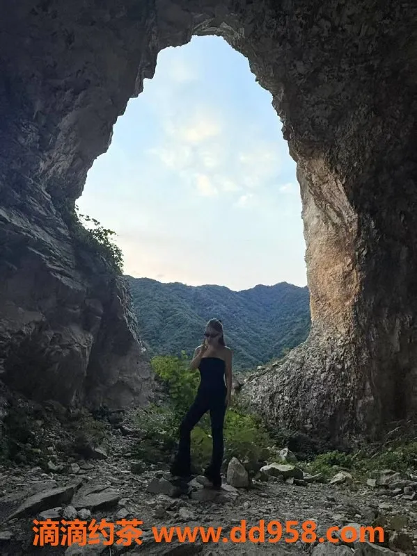 深圳楼凤-福田香香26岁艺姐，身高163，45kg，700起