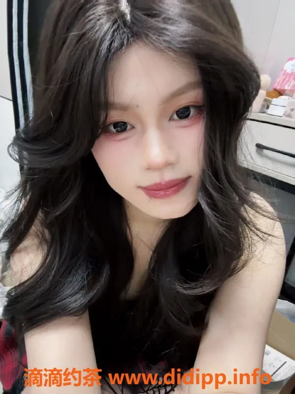 广州楼凤资源信息,番禺嫩妹小Y，价格600，舌吻超赞