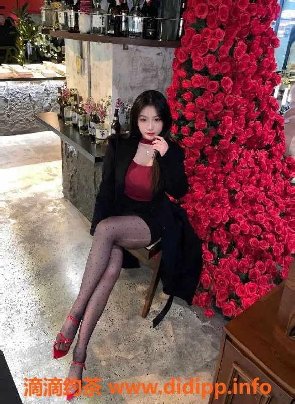 深圳楼凤-龙华小漫，24岁高挑美女，1300元起