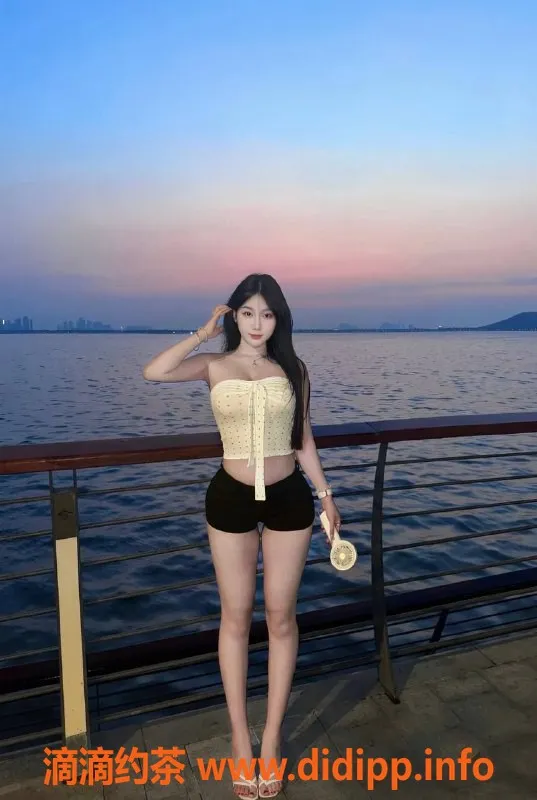 深圳楼凤-龙华小漫，24岁高挑美女，1300元起