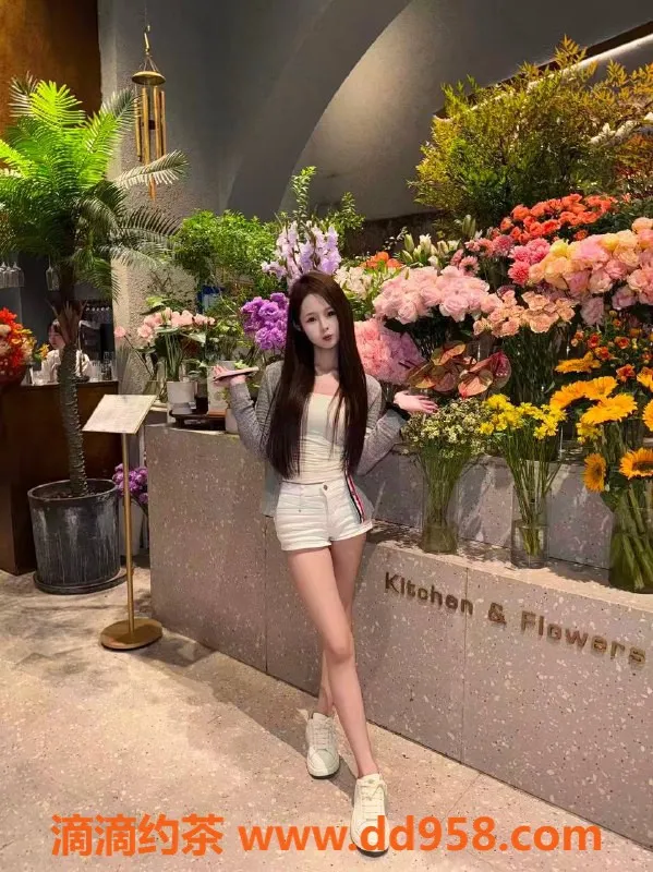 深圳楼凤-福田小uu，19岁，168CM，95斤，舌吻六九服务！