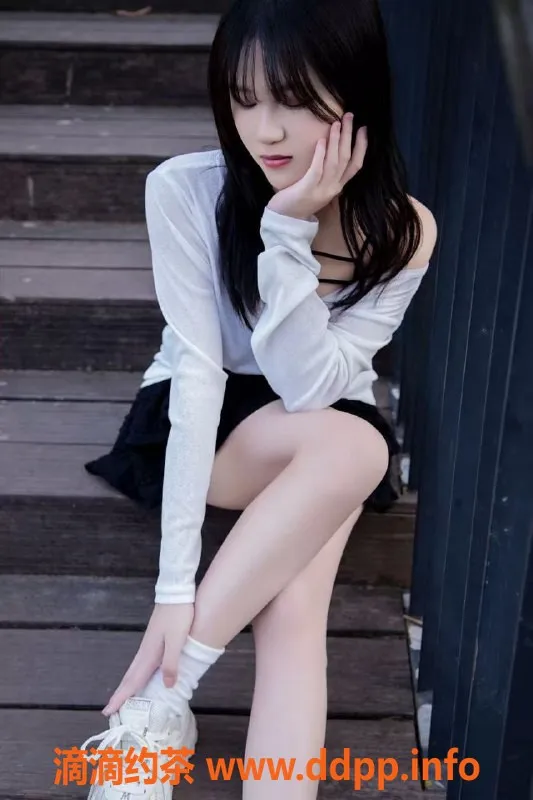 广州楼凤-天河小桃，600元嫩妹服务，尽享舌吻与丝袜诱惑