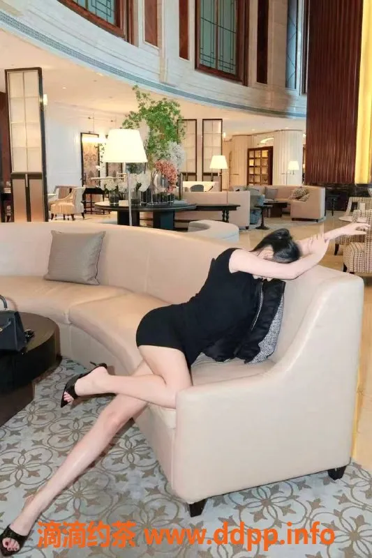 广州楼凤-天河九九，600元嫩妹服务，尽享双飞乐趣