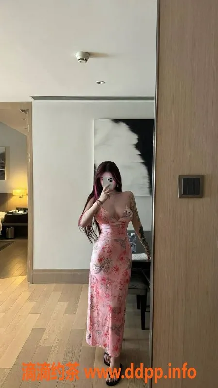 广州楼凤-天河御姐爱老师，巨乳高颜值，1500体验