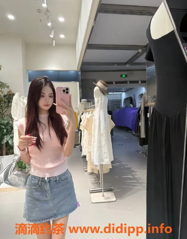 广州楼凤-海珠小雨，800元嫩妹，舌吻69服务等你体验