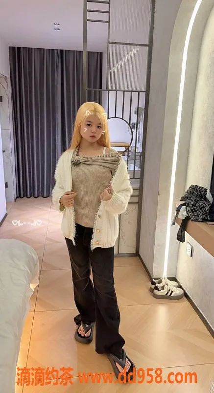 中山楼凤-古镇雯雯，18岁B罩杯，600元/次