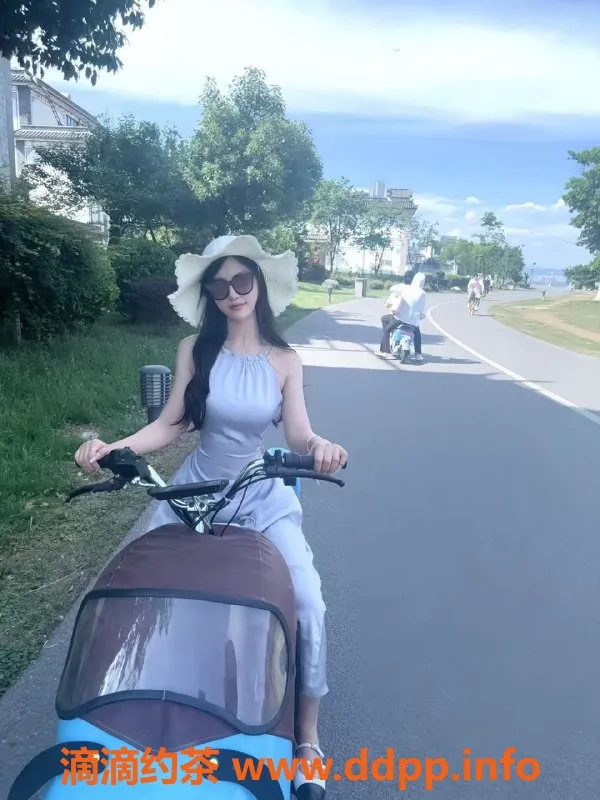 广州楼凤-白云欣欣，800元享受学妹舌吻服务