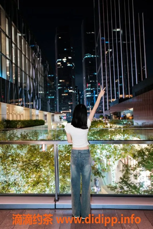 深圳楼凤-龙华苏苏，嫩妹陪浴，900元起