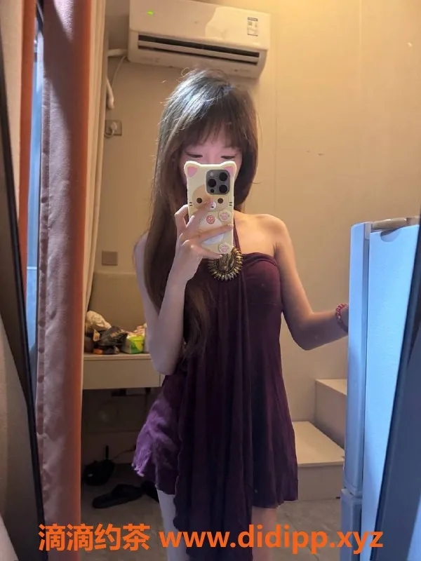 深圳楼凤-深圳龙华小小萝，嫩妹仅900元，舌吻调情！