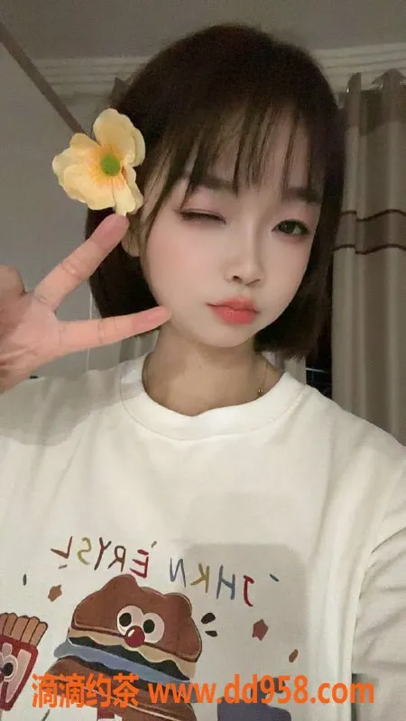 广州楼凤-白云金沙洲依依：甜美嫩妹，包时600元