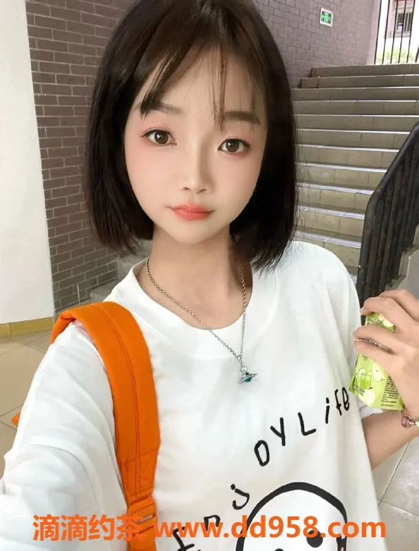 广州楼凤-白云金沙洲依依：甜美嫩妹，包时600元