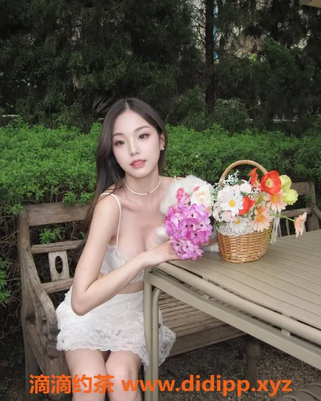 广州楼凤-番禺婉儿嫩妹 长腿蛇吻体验仅需1000