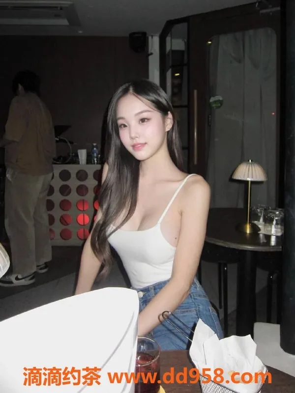 广州楼凤-番禺婉儿嫩妹 长腿蛇吻体验仅需1000