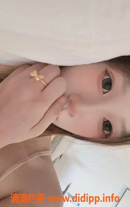 深圳楼凤资源信息,龙华筱筱，18岁167cm嫩妹服务，800元起