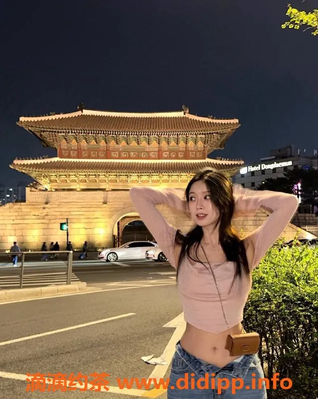 深圳楼凤-南山夏夏：23岁大胸长腿好服务