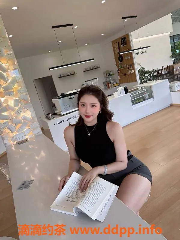 深圳楼凤-福田闪闪：27岁168cm大胸御姐，服务多样，价格实惠