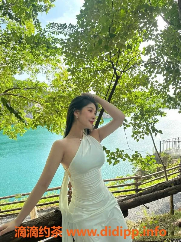 深圳楼凤-福田闪闪：27岁168cm大胸御姐，服务多样，价格实惠