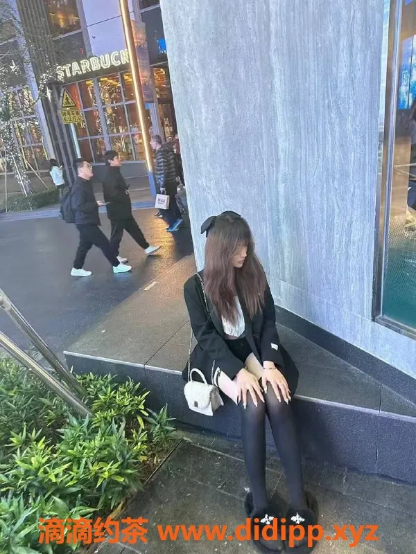 深圳楼凤-龙华晓艺，嫩妹舌吻服务，千元档