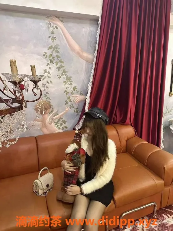 深圳楼凤-龙华晓艺，嫩妹舌吻服务，千元档