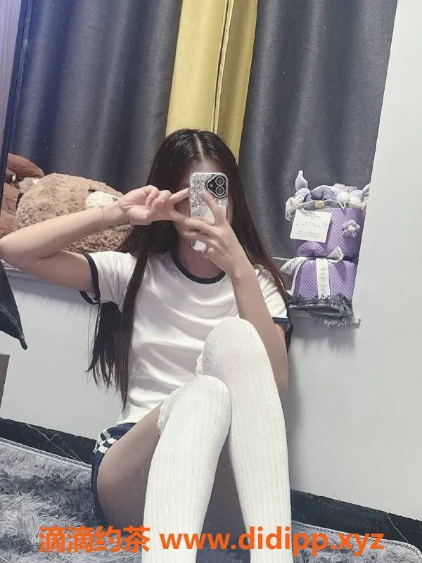 广州楼凤-白云美闪闪，18岁学妹600元/次服务