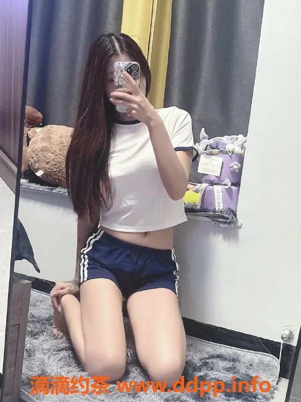 广州楼凤-白云美闪闪，18岁学妹600元/次服务