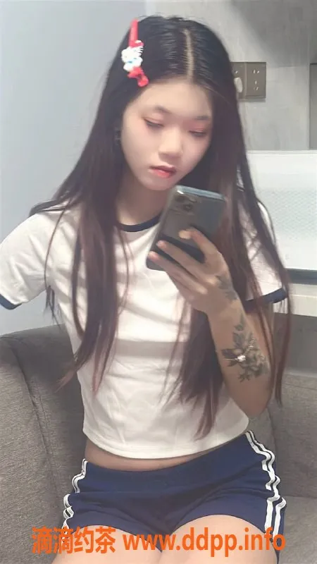 广州楼凤-白云美闪闪，18岁学妹600元/次服务