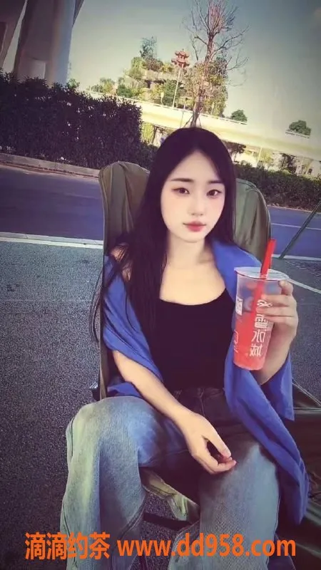 深圳楼凤-深圳宝安嫩妹小雅，800元亲嘴鸳鸯浴！