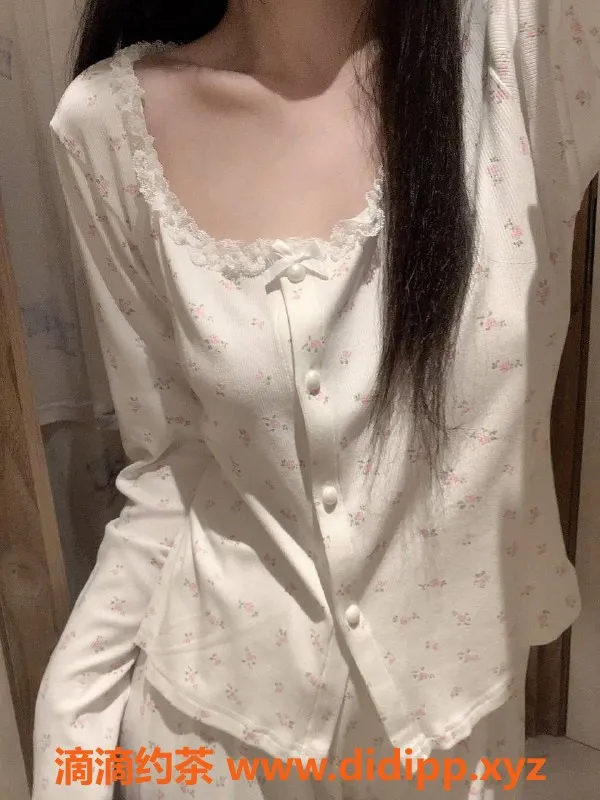 杭州楼凤资源信息,越城区嫩妹桃子，舌吻口交服务，价位亲民