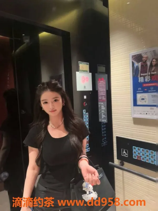 深圳楼凤-南山依依，1600p私人享受，真心推荐！