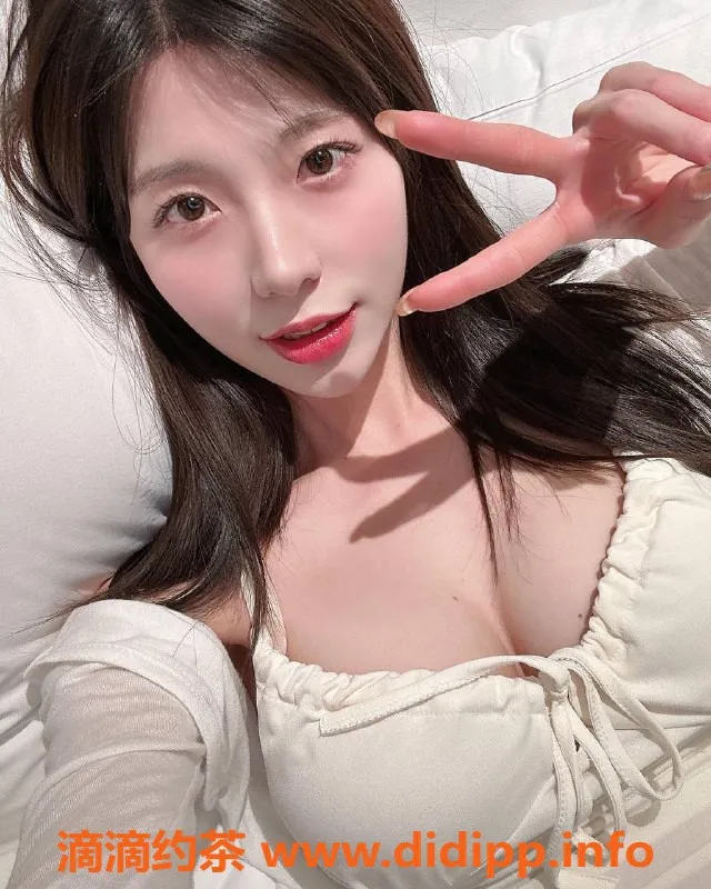 深圳楼凤-南山麦芽，长腿妹子奉上亲嘴和鸳鸯浴