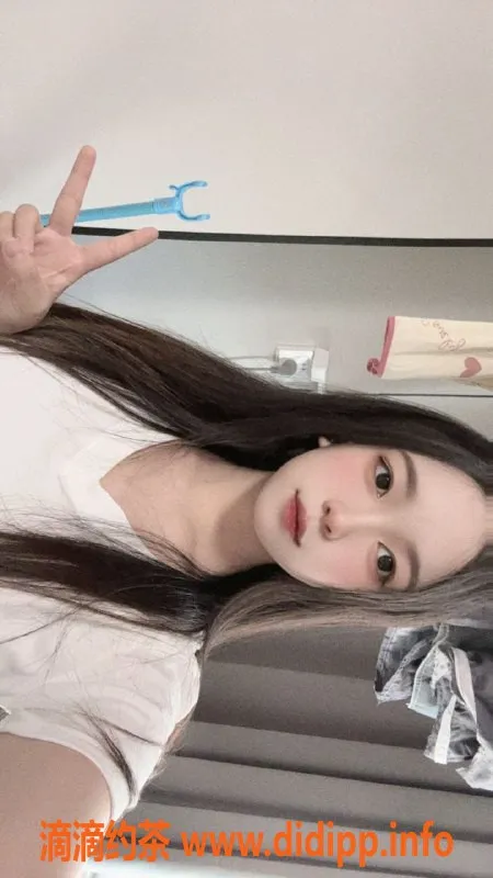 杭州楼凤-贵州18岁鱼鱼，166cm，45kg，洗浴服务