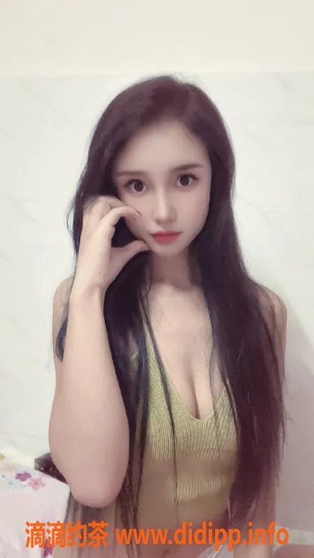 广州楼凤-天河小bb，600元的性感御姐，舌吻体验超赞！