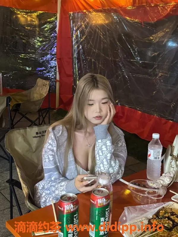 广州楼凤-天河嫩妹冰冰，600元包时服务等你来体验