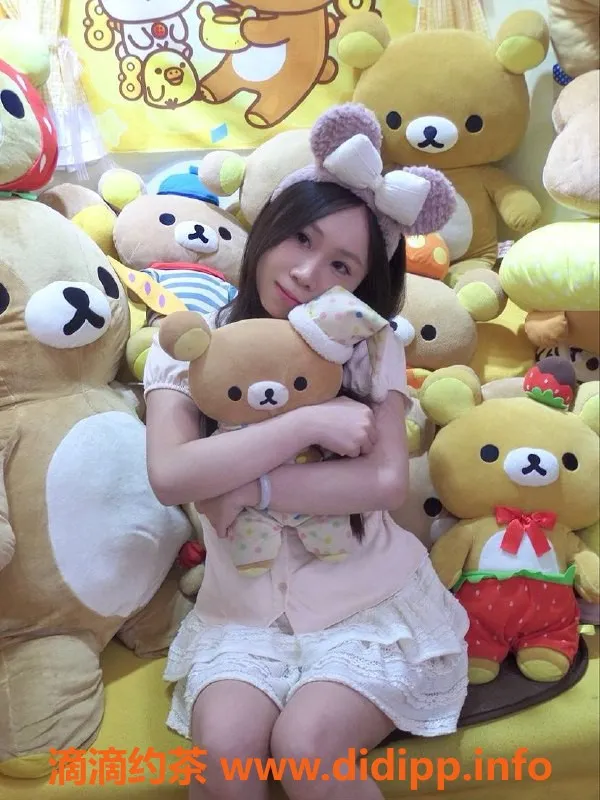 深圳楼凤-龙华22岁小迷妹，145cm娇小身材，800元起服务