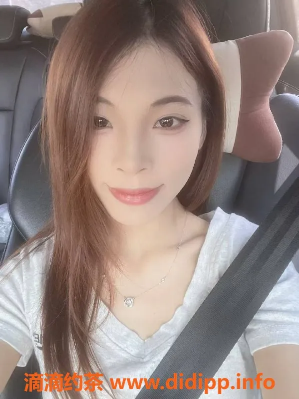 深圳楼凤-龙华小梁，19岁嫩妹，160b身材诱人，700元起