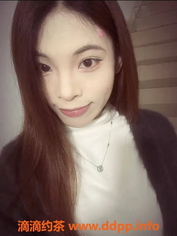 深圳楼凤-龙华小梁，19岁嫩妹，160b身材诱人，700元起