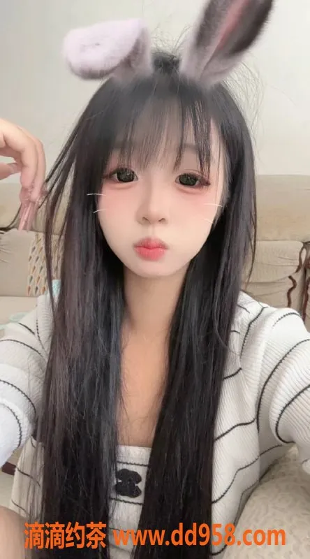 深圳楼凤-深圳龙华嫩妹晴湫，800元服务不容错过！