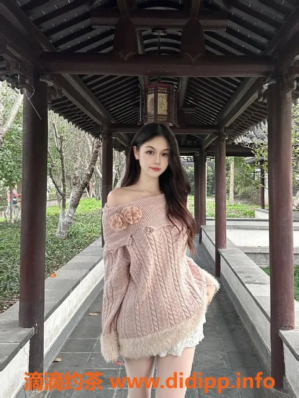 广州楼凤-白云金沙洲诗诗，700元享舌吻与69服务