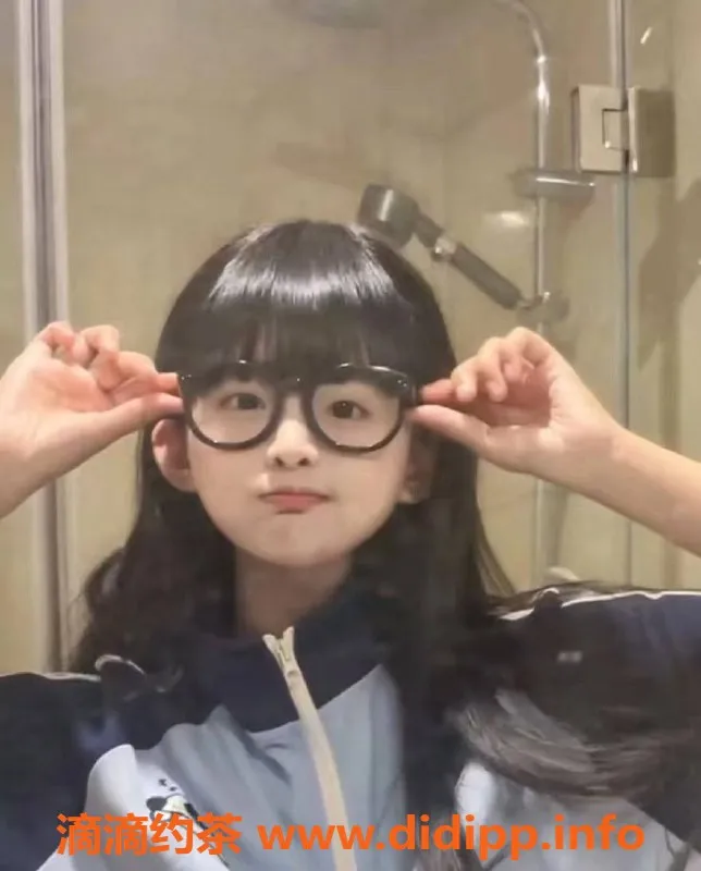 深圳楼凤资源信息,南山胡图图，165cm 45kg 18岁嫩妹等你来体验