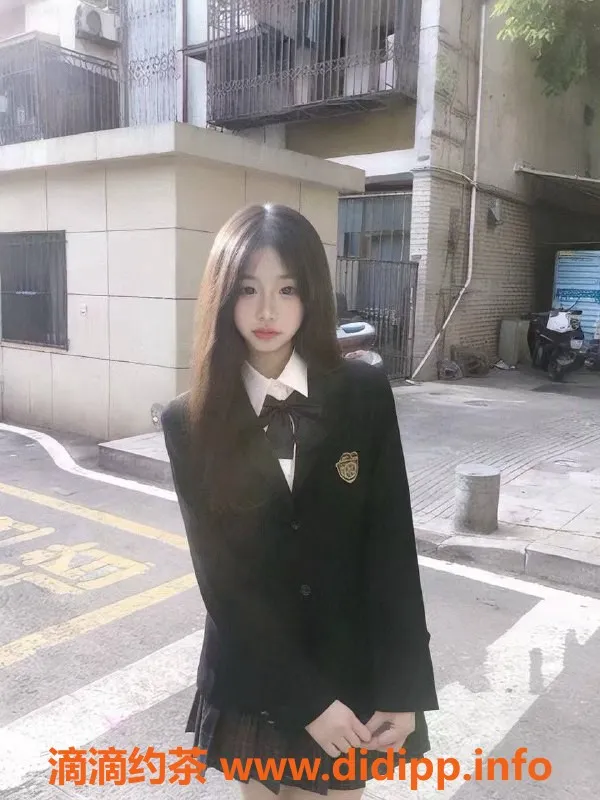 深圳楼凤-深圳龙华小小婉，900元超值嫩妹服务