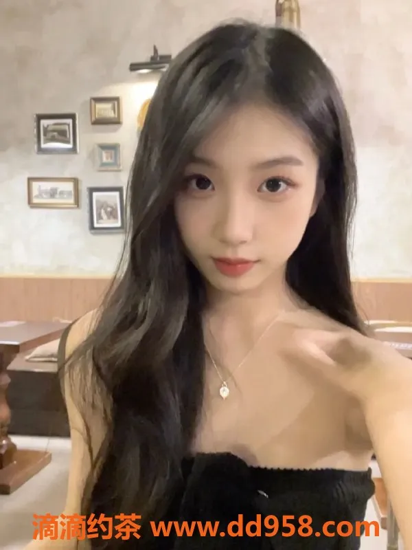 深圳楼凤-深圳南山芊澄，20岁超高颜值兼职美女