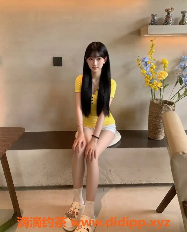 深圳楼凤-龙华嫩妹小萱，165cm 45kg 18岁服务，900P起