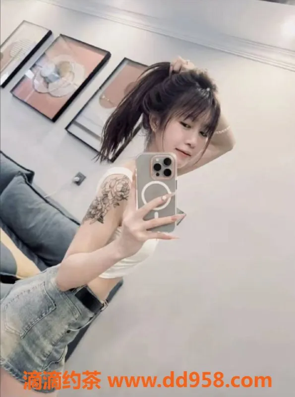 成都楼凤-成华区19岁梓琪，158cm，77斤，独特女友感服务