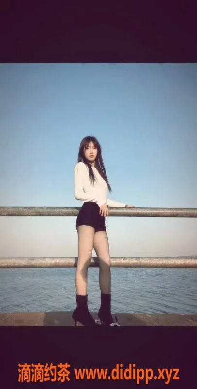 成都楼凤-成华区19岁梓琪，158cm，77斤，独特女友感服务