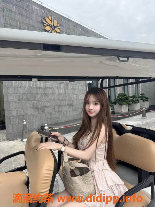 深圳楼凤-南山反差小萝莉，鸳鸯浴69服务